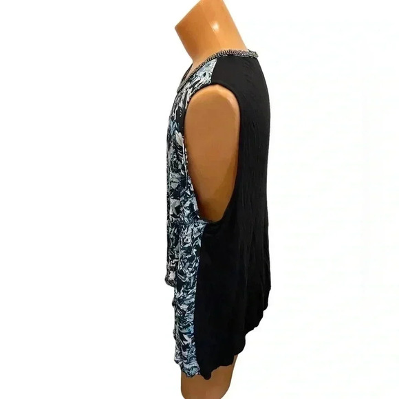 Jennifer Lopez Women’s Size 3X Tank Top with jeweled collar and asymmetrical hem - Picture 9 of 9